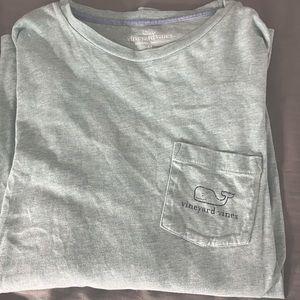Blue vintage vineyard vines long sleeve tee!